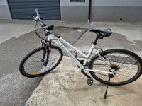 ŽENSKO KOLO KILIMANJARO 28 COL  VREDNO NAKUPA -  KOT NOV