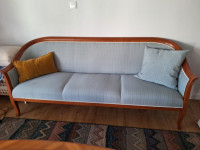 Trosed zofa Bidermajer