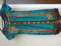 VINTAGE ZELENO VEZENA TUNIKA M