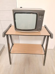 Prodam lepo starinsko mizico za televizor. Tv podarim zraven.