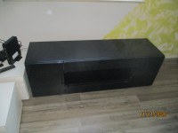 TV omarica 138x40x45 črne barve
