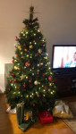 umetnI novoletni bor-božično drevo