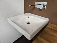 Umivalnik Grandangolo 50x50 s krom sifonom na klik