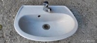 Velik umivalnik širina 60 cm in pomivalno korito inox fi 50cm ugodno