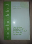 DRUŽBENA SLOJEVITOST IN SOCIALIZACIJA V KRAJEVNI SKUPNOSTI