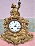 Francoska baročna ura s figuro