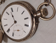 starinska srebrna žepna ura z monogramom *