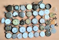veliko starih žepnih ur