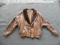 Usnjena jakna s krznenim ovratnikom, moška, XL