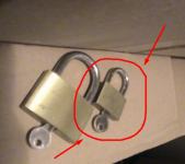 Manjša kovinska ključavnica s ključem, naprodaj