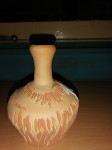 Glinena vaza,vzorčasta,z izrezljanimi vzorci