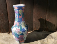 Lepa rožasta vaza naprodaj zaradi selitve