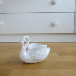 okrasni lonček za rožo - labod