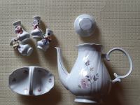 Porcelanasti čajnik, solnica/poper in 4 vazice, retro