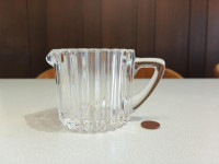 STEKLEN LONČEK ZA MLEKO