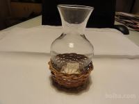 STEKLENA VAZICA V KOŠKU