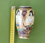 Japonska vaza, višine okrog 13cm