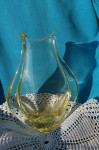 Lepa vaza iz rumenega češkega stekla naprodaj