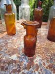 Steklene vazice in flaške stare prodam