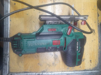 Vbodna žaga 800W z laserjem