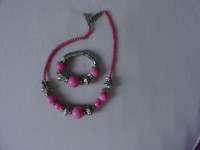 ogrlica in zapestnica s krogci in obročki.Pink