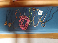 Ogrlice zapestnice, uhani