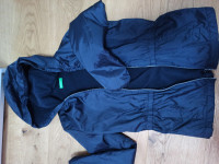 Podložena Benetton vetrovka št. 10-11 let (150 cm)