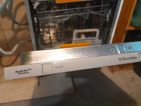 Vgradni pomivalni stroj