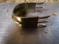 Pritrdilci kablov, cevi za kable  in vodo na les, do 2 cm, cena 1 eur