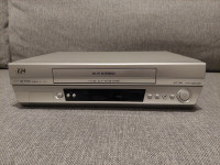 Videorekoreder JVC HR V 510 + oprema za digitalizacijo
