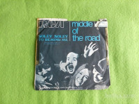 MIDDLE OF THE ROAD (SOLEY SOLEY,TO REMIND ME)