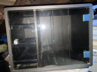 Retro omarica za vinilne plosce in kasete