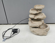 Vrtna fontana V delujočem stanju  Cena 20€ Ljubljana