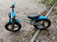 prodamo poganjalec JD BUG