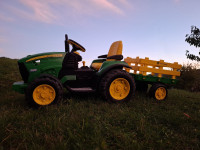 Traktor na baterijo John Deere
