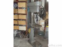 Stoječi vrtalni stroj