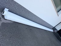 Tenda kasetna 5 x 3 m, na elektropogon in daljinec.