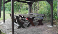 Lesena miza in 2x klop