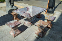 Luksuzne garniture iz marmorja: mize + stoli