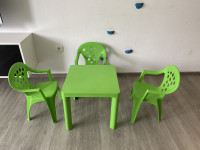 Otroška miza in stoli za vrt