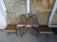 vrtni / balkonski leseni stoli in miza