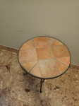 Okrogla miza terakota - kovinski postavek