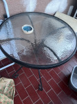 Steklena kovinska miza za vrt