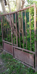 Železna vrtna vrata dvokrilna, širina 168 cm, višina 145 cm