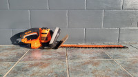 P: Električne škarje za živo Black+Decker BEHTS455