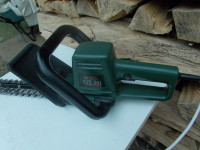 ELEKTRIČNE VRTNE ŠKARJE BLACK & DECKER - KOT NOVE