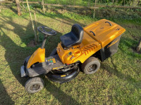Vrtni traktor Cub Cadet Rider LR1 – kosilnica s košem za travo
