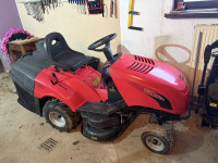 vrtni traktor z košem