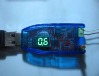 USB napajalnik z regulacijo napetosti od 0,6 do 26 V