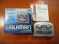 Walkman kasetofon kasetar kasetnik slušalke radijo